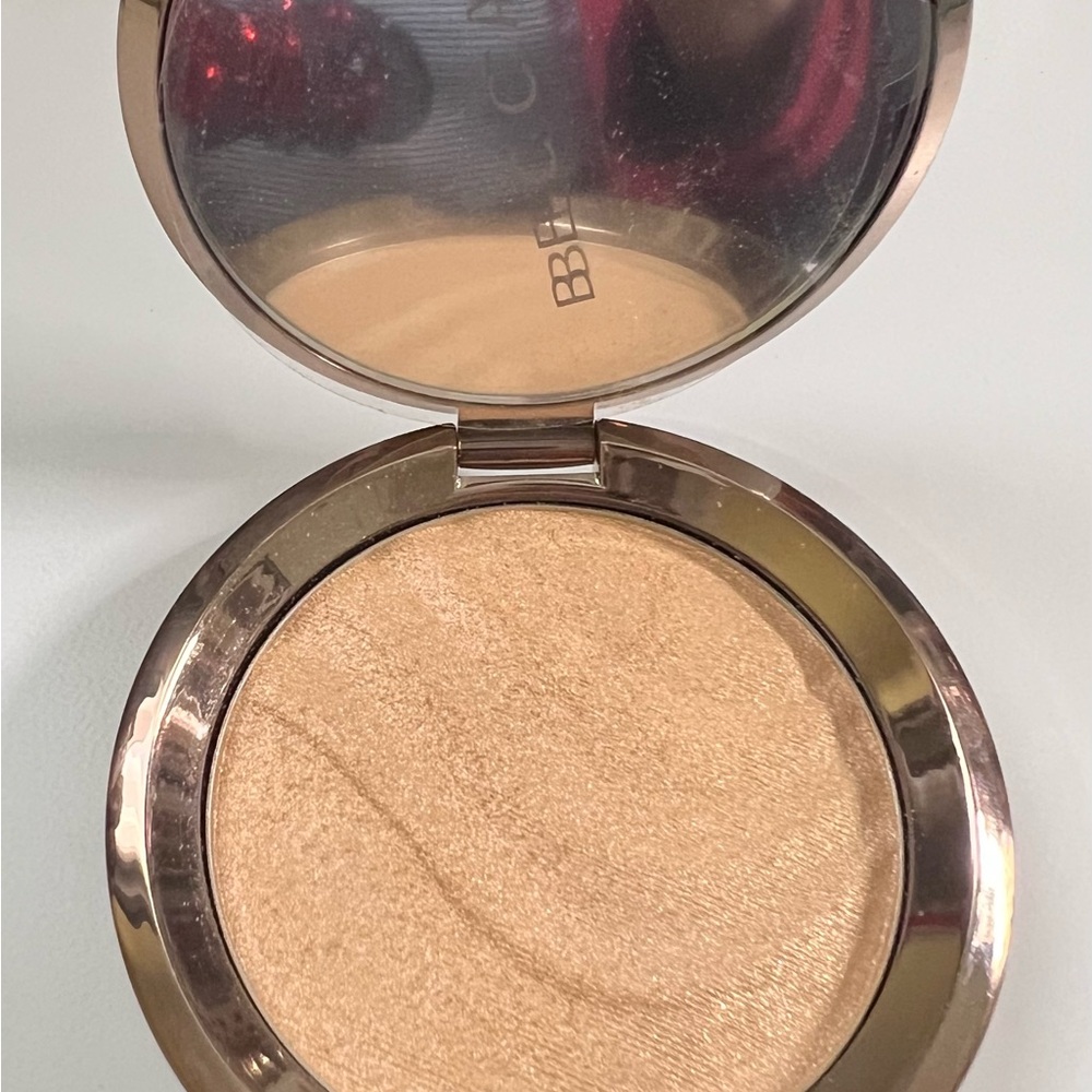 BECCA highlighter in Gold Lava